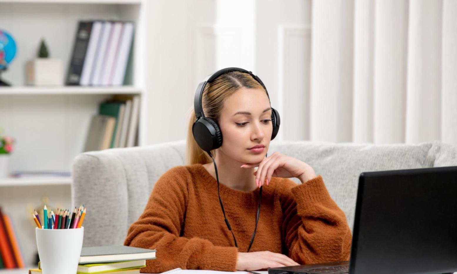 Interactive financial education workshop with participants